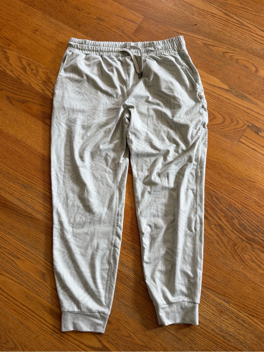Women’s Vuori Palm Print Performance Joggers - M